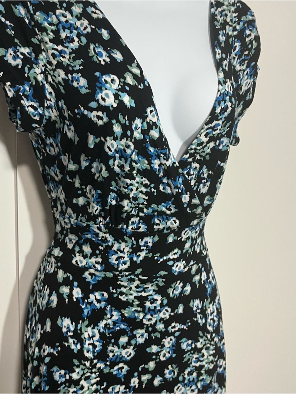 Floral Midi Dress Blue Accents Size Medium Super Soft Wrap Tie Back Boho - Picture 4 of 8